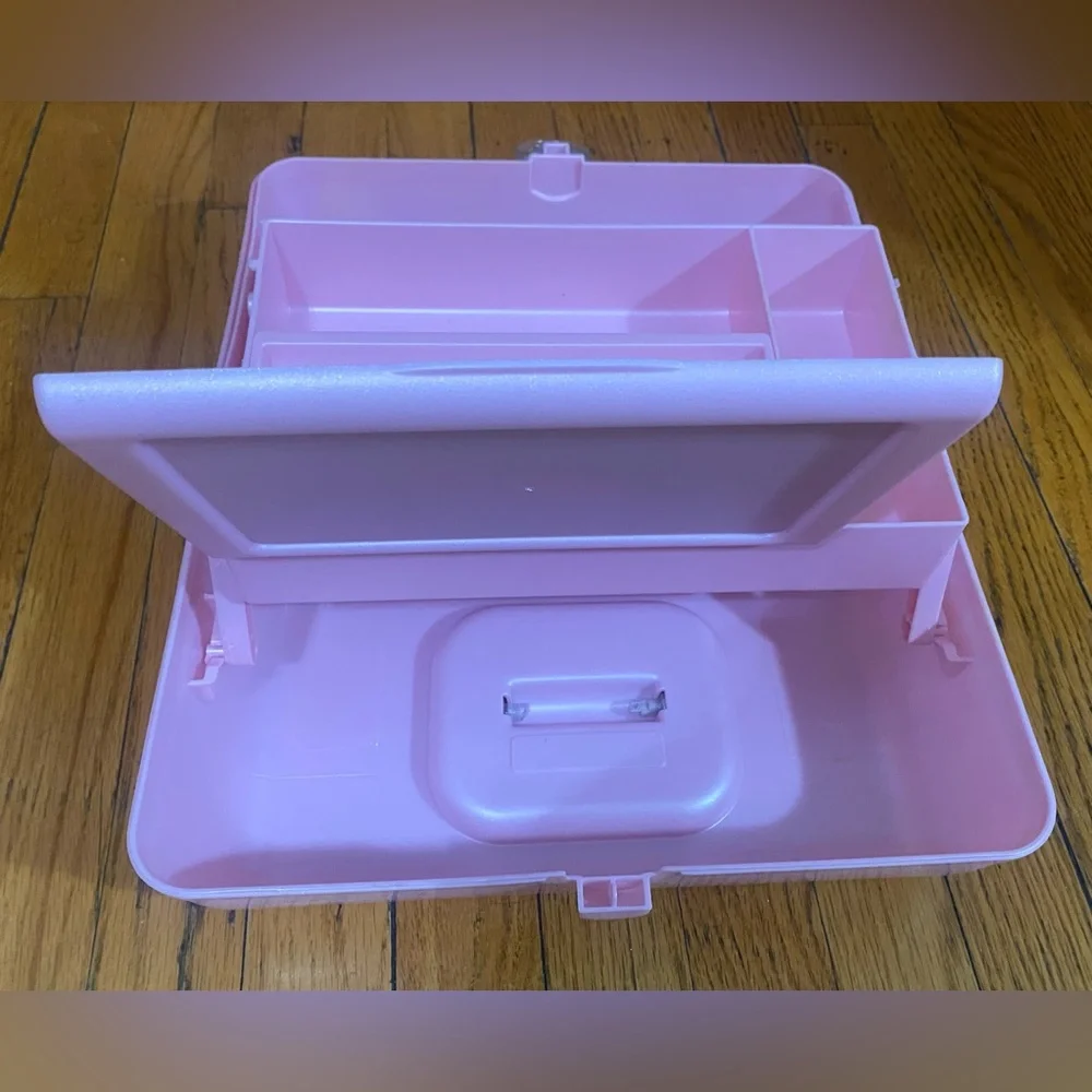 Vintage Caboodles case- pink and sparkly with mirror